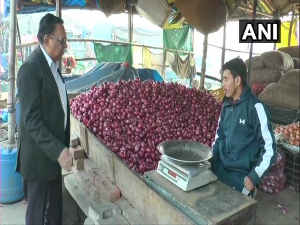 Punjab: Onion was sold at the rate of Rs 100/kg in the markets of Ludhiana on Thursday.