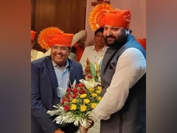 Outgoing President Mohit Bharatiya hands over charge to new President of IBJA, Prithviraj Kothari, Mumbai