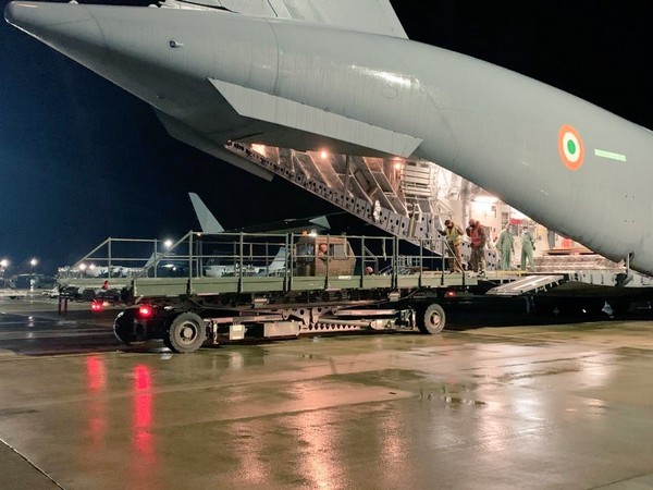 5000 Oxygen Cylinders contributed free of cost by British Oxygen Company (Photo/Credit: Twitter/ @HCI_London)