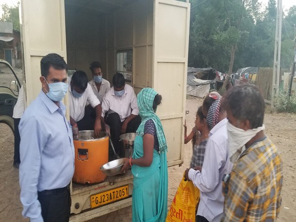    Elecon Group, with the help of District Collector's Office, distributing food and grocery kits to the vulnerable people.