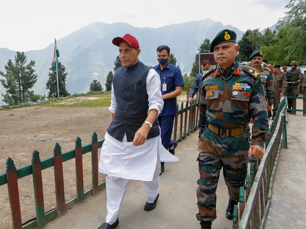 Defence Minister Rajnath Singh reviews security situation along the border during his visit to forward areas of Jammu and Kashmir. (Pic credit: PIB)