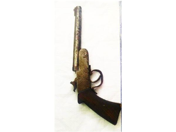 Coimbatore police recovered a hand-made wood handle pistol from a garbage box at Variety Hall Road, [Photo/ANI]