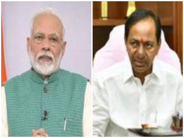 Prime Minister Narendra Modi (l) and Telangana Chief Minister KCR