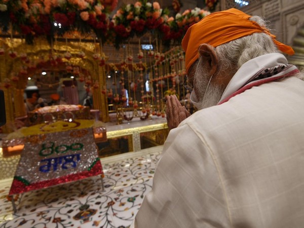 PM Modi during his visit to Gurudwara Sis Ganj Sahib.