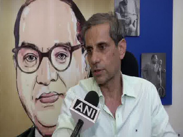 Mehmood Pracha, member, All India Muslim Personal Law Board, speaks to ANI (Photo/ANI)