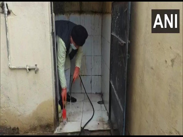 Madhya Pradesh Energy Minister Pradhuman Singh Tomar cleaning toilets (Photo/ANI) 