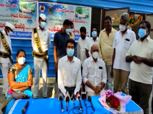 Andhra Pradesh's East Godavari district collector, D Muralidhar Reddy (centre) (Photo/ANI)