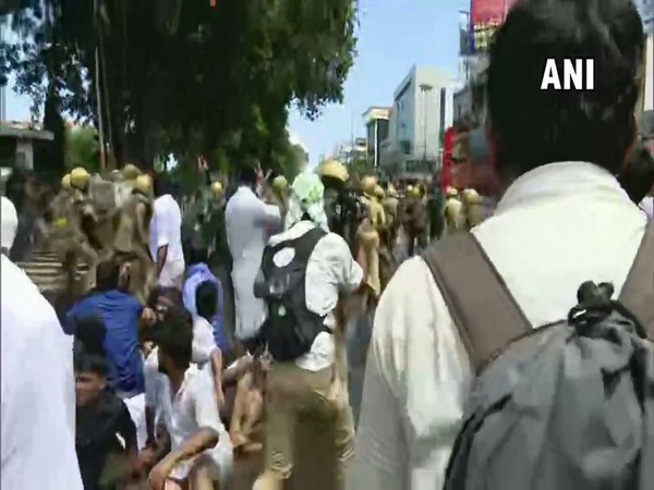The police while trying to control the KSU protesters gathered outside the Secretariat in Thiruvananthapuram on Wednesday. Photo/ANI
