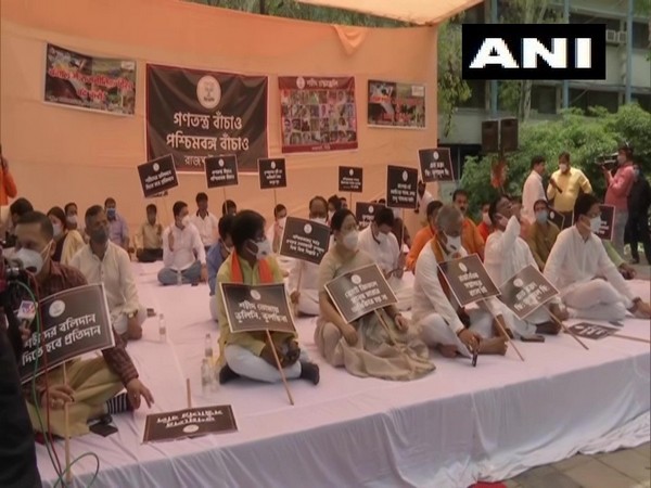 BJP leaders protesting at the Rajghat, New Delhi 