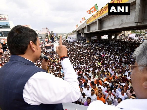 Visual from Maharashtra CM Devendra Fadnavis's roadshow in Pune on Saturday. Photo/ANI