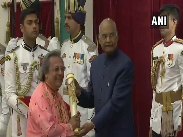 President Ram Nath Kovind confers Padma Shri award upon Swapan Chaudhuri for the field of Art-Music-Tabla.