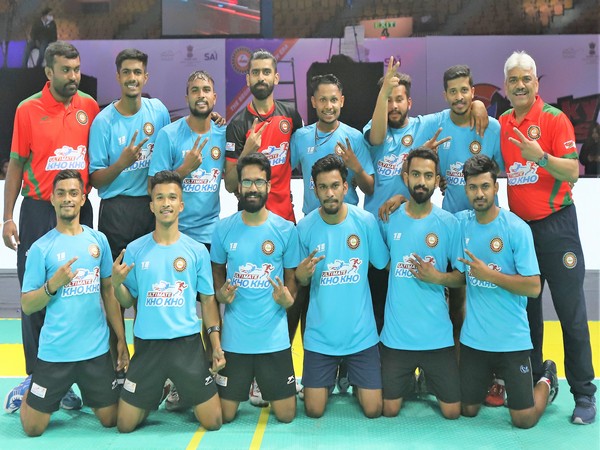 Pahadi Billas lift KKFI's 2021 Kho Kho Super League Championship Trophy