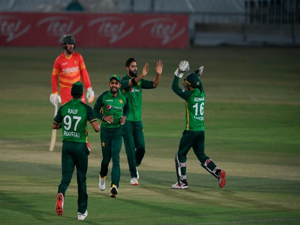 Pakistan players celebrating after taking a wicket (Photo/ICC Twitter) 