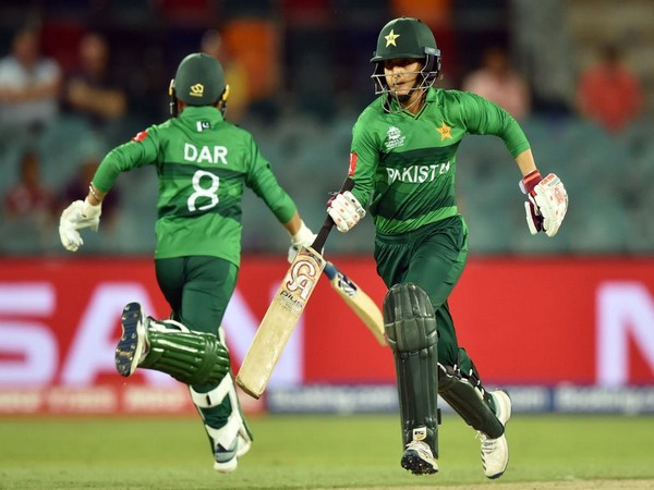 Pakistan batters Nida Dar and Bismah Maroof during the run-chase against Windies. (Photo/ICC Twitter)