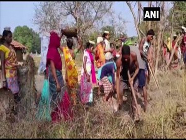 Locals in Chhattisgarh's Palamadgu village build road themselves