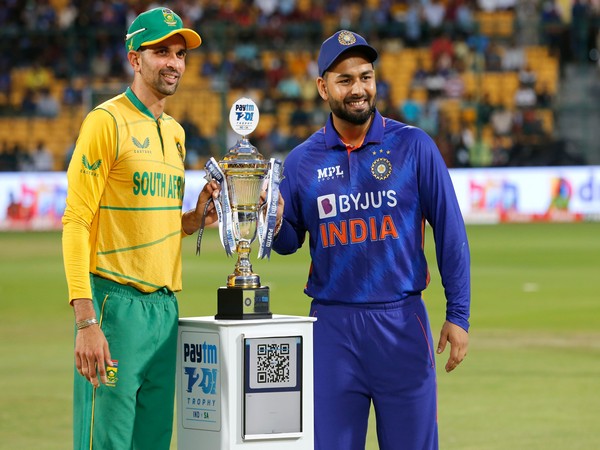SA captain Keshav Maharaj and India captain Rishabh Pant sharing the T20 trophy (Image: BCCI)