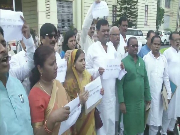 Opposition MLAs staged protest over deaths due to Acute Encephalitis Syndrome in Bihar on Tuesday