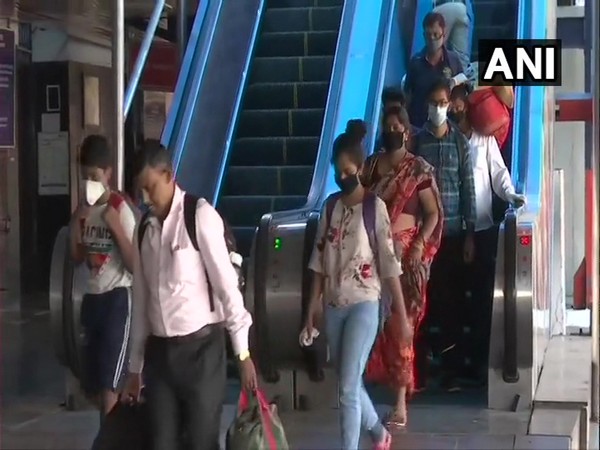    Passengers arrived at New Delhi railway station from Patna on Saturday. Photo/ANI