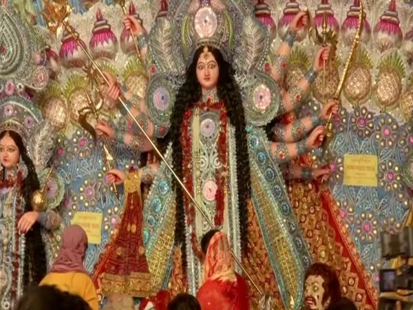 A view of Durga Puja pandal at Dak Bungalow Chowk in Patna. Photo/ANI
