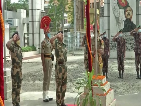 BSF organises flag hoisting event at ICP Petrapole under South Bengal Frontier. Photo/ANI
