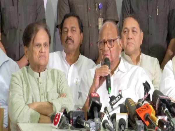 NCP chief Sharad Pawar and Congress leader Ahmed Patel at the joint press conference in Mumbai on Tuesday. Photo/ANI