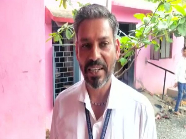 Peon Vasudev Panchal who teaches Sanskrit at Government High School in Bhopal speaking to ANI on Wednesday. (Photo/ANI)