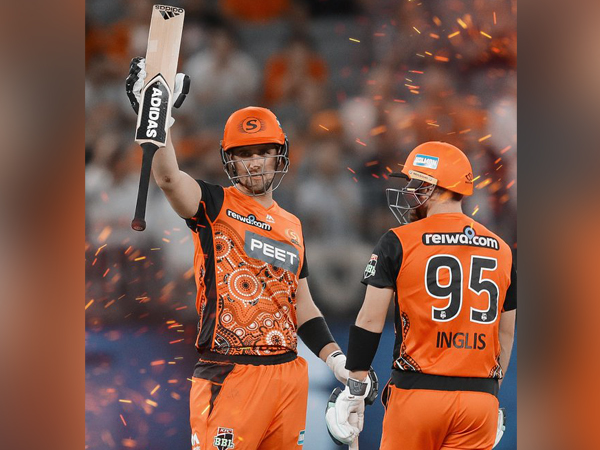 Liam Livingstone (L) and Josh Inglis (R) (Photo/Perth Scorchers Twitter)