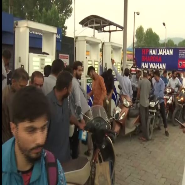 People thronged to petrol pumps to get petrol and other things. 