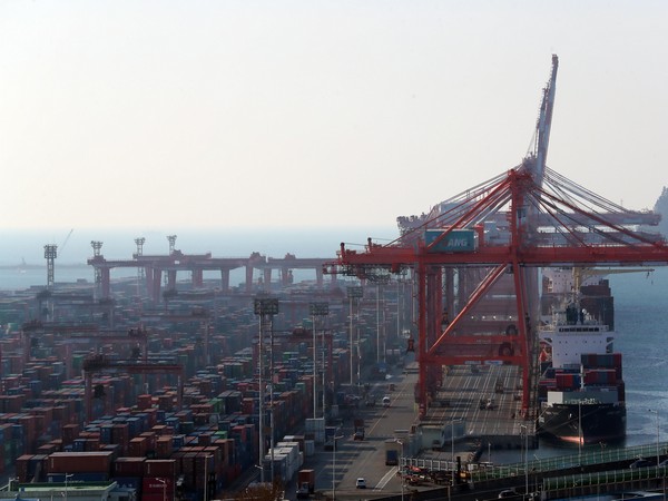 Sinseondae Pier in Nam-gu, Busan (Photo: NEWSIS)