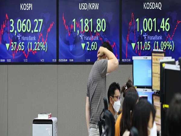Hana Bank's dealing room electronic display board in Seoul, South Korea September 29. (Photo Courtesy: Reuters)