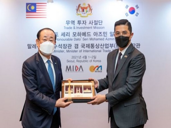 A meeting between SPC Group's president Hwang Jae-bok and Malaysia's Senior Minister. Photo=SPC Group