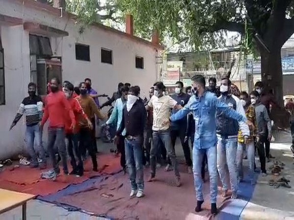 Visual of goons doing exercise in Indore.