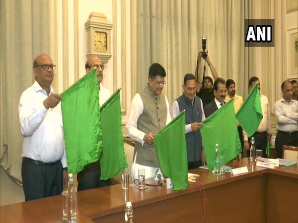 Union Minister for Railways Piyush Goyal on Tuesday flagged off Madhupur (Jharkhand)- Anand Vihar (Delhi) Humsafar Express. Photo/ANI