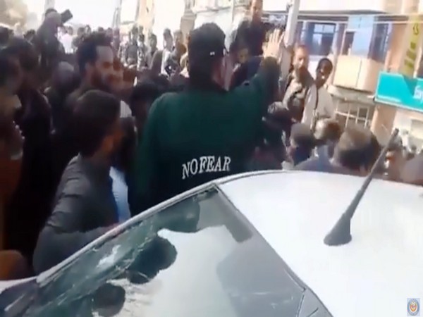 Residents in Rawalakot city of PoK grabbed Pakistani secret agents who were trying to abduct a Kashmiri youth. Photo/ANI