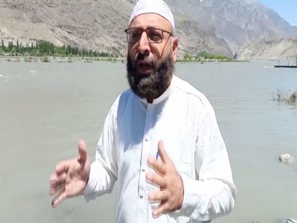 A resident of Gilgit-Baltistan speaking about the cause of recent floods in the region.