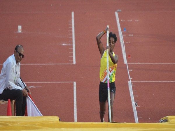 Pole Vaulter Pavithra Venkatesh in action at KIUG (Image: SAI media)
