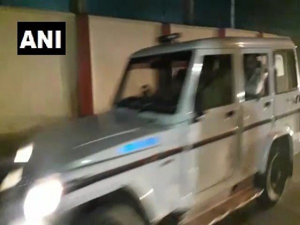 The two accused held in Kamlesh Tiwari murder case being brought to Lucknow from Ahmadabad. (Photo/ANI)