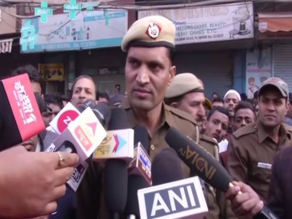 Delhi Police Constable Naresh speaking to media on Monday. (Photo/ANI)