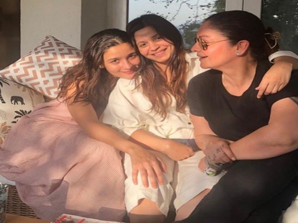 Bhatt sisters -- Alia Bhatt, Shaheen Bhatt and Pooja Bhatt (Image source: Instagram)
