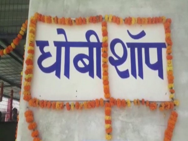 rayagraj Police to get their uniforms washed at Reserve Police Lines to avoid the transmission of COVID-19. Photo/ANI