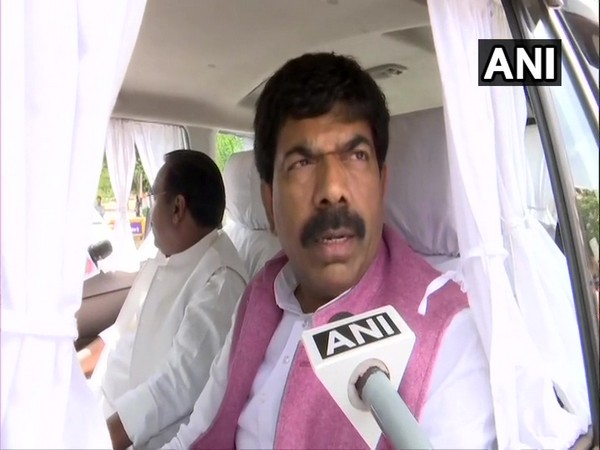 Madhya Pradesh Minister and Independent MLA Pradeep Jaiswal speaking to ANI in Bhopal on Sunday. Photo/ANI