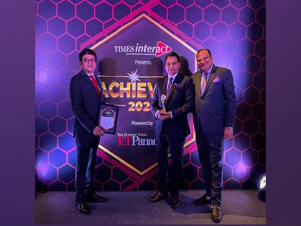 Nimish Trivedi,  Rajeev Tiwari and Vikas Bansal with the award