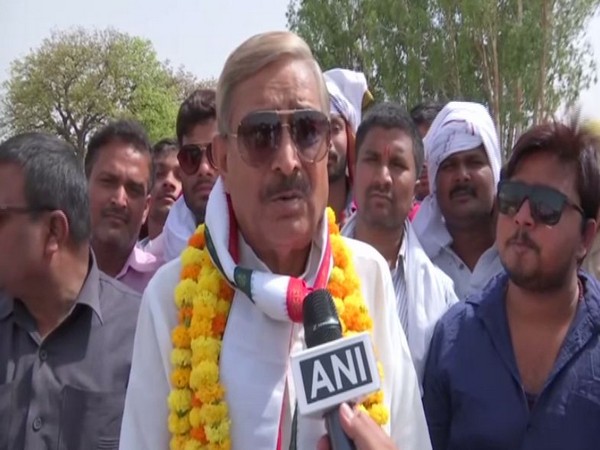 Congress leader Pramod Tiwari campaigning for candidate Ratna Singh in Pratapgarh on Tuesday
