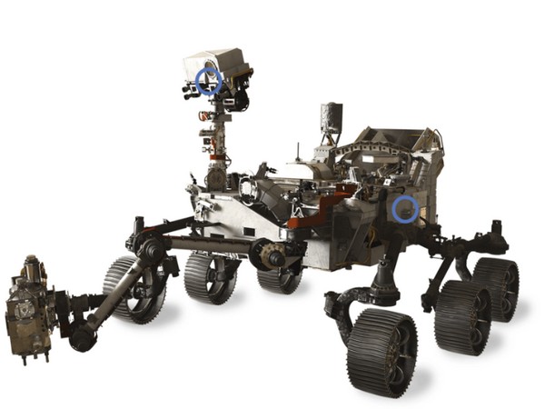 Perseverance has 2 microphones, circled on this rendering of NASA's Curiosity rover. (Image credits: NASA / JPL)