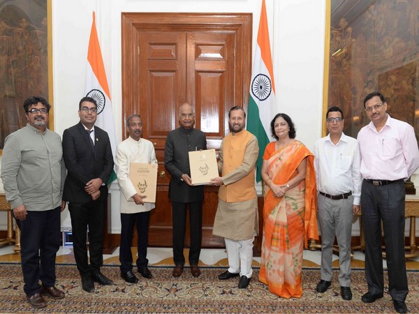 On the anniversary of Quit India Movement, I&B Minister Prakash Javdekar presented ‘Gandhi Albums’ to President Kovind. 