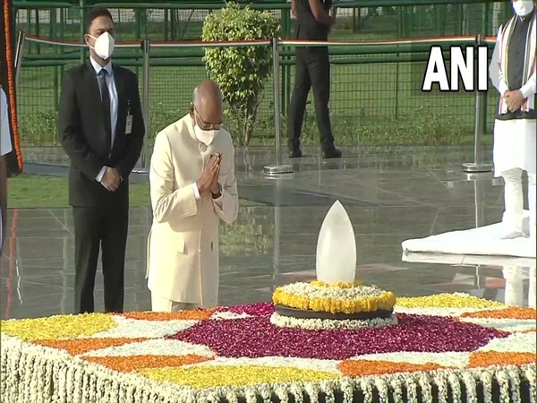President Ram Nath Kovind pays tributes to Atal Bihari Vajpayee on his death anniversary. (Photo/ ANI)