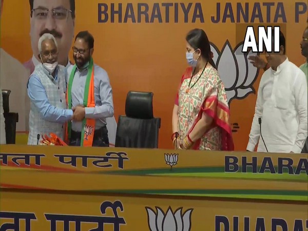 Pritam Singh Panwar with BJP leaders (Photo/ANI)
