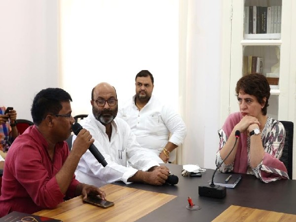 Priyanka Gandhi Vadra meeting members of Nishad community in Lucknow (Photo/Twitter:@INCUttarPradesh)
