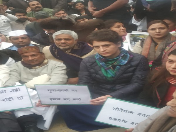 Congress general secretary Priyanka Gandhi Vadra sitting on a 'symbolic protest' against police action on students at the India Gate in New Delhi on Monday.   Photo/ANI