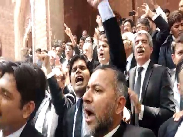 Pakistani lawyers protesting case against top judge.